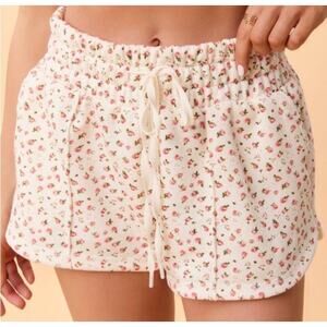 Blogilates Women’s Marshmallow Dolphin Shorts- Color Cream Floral Print Size 3XL
